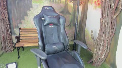 duskybeautyy online show from 2, 12, 2025