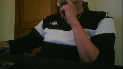 Snapshot of dy22__ chatting on 22, 10, 2025 dy22__ online show from 22, 10, 2025