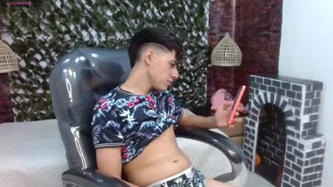 Snapshot of dyla_n18_ chatting on 14, 12, 2024 dyla_n18_ online show from 14, 12, 2024