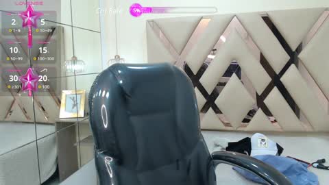 Snapshot of dyla_n18_ chatting on 2, 2, 2025 dyla_n18_ online show from 2, 2, 2025