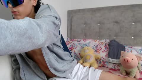 dylann ross online show from 17, 4, 2026