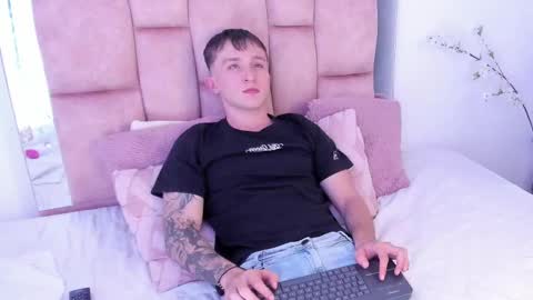 Snapshot of dylanwhite23 chatting on 25, 2, 2025 ---DYLAN--- online show from 25, 2, 2025
