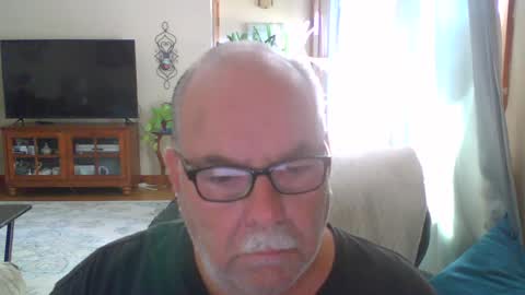 Snapshot of earl52 chatting on 4, 10, 2025 earl52 online show from 4, 10, 2025