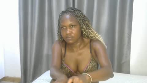 Snapshot of east_queen chatting on 8, 1, 2025 east_queen online show from 8, 1, 2025