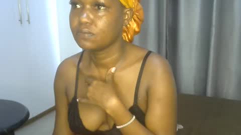Snapshot of east_queen chatting on 20, 1, 2025 east_queen online show from 20, 1, 2025