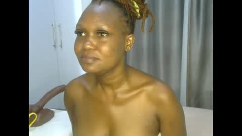 Snapshot of east_queen chatting on 9, 3, 2025 east_queen online show from 9, 3, 2025