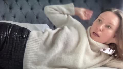 Nadia Ferreira  online show from 16, 1, 2025