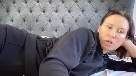 Nadia Ferreira  online show from 22, 9, 2025