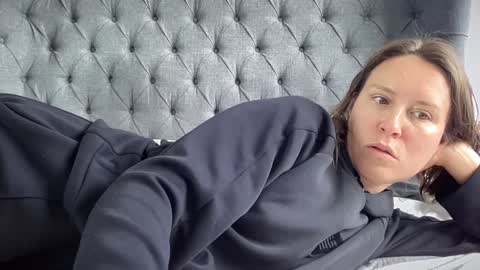 Nadia Ferreira  online show from 23, 9, 2025