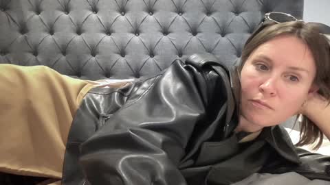 Nadia Ferreira  online show from 12, 10, 2025