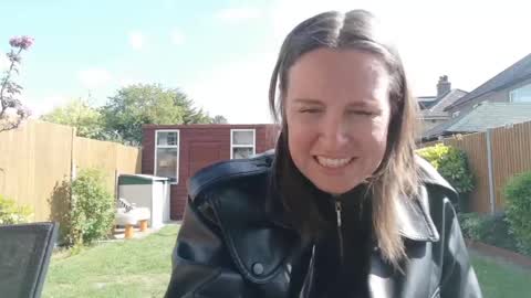 Nadia Ferreira  online show from 21, 4, 2026