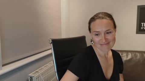 Snapshot of eatmypie69 chatting on 18, 5, 2026 Nadia Ferreira online show from 18, 5, 2026