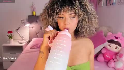 Snapshot of ebony_curly2 chatting on 18, 6, 2026 isa online show from 18, 6, 2026