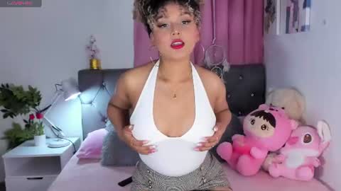 Snapshot of ebony_curly2 chatting on 4, 7, 2026 isa online show from 4, 7, 2026