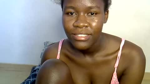 Snapshot of ebony_lynne chatting on 7, 7, 2026 ebony_lynne online show from 7, 7, 2026