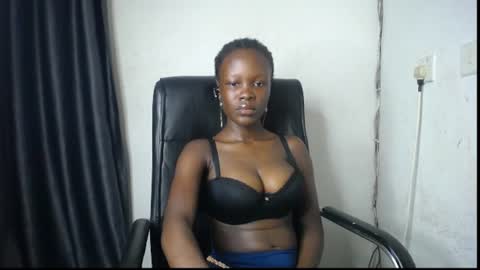 Snapshot of ebony_petitegirl chatting on 27, 6, 2026 Lilly online show from 27, 6, 2026