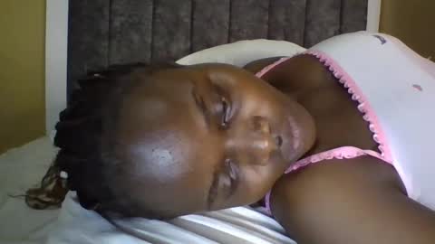 Snapshot of ebony_tasha chatting on 12, 3, 2025 tasha online show from 12, 3, 2025