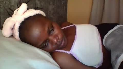 Snapshot of ebony_tasha chatting on 25, 9, 2025 tasha online show from 25, 9, 2025