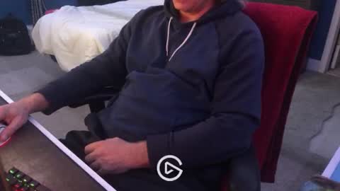 Snapshot of edgemeallnight chatting on 4, 1, 2025 edgemeallnight online show from 4, 1, 2025