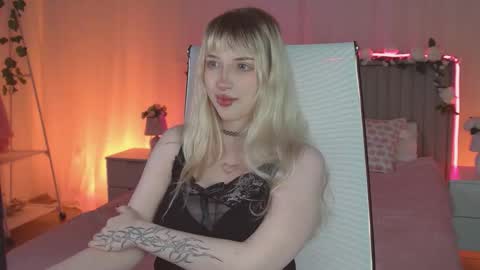 EVA NON NUDE online show from 28, 3, 2026