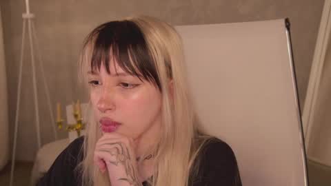 Snapshot of eevamarie chatting on 5, 6, 2026 EVA NON NUDE online show from 5, 6, 2026