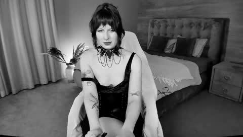 Mistress Effie online show from 9, 5, 2026