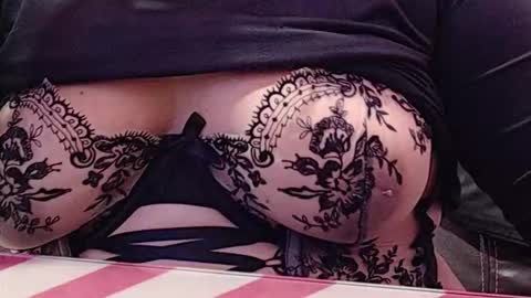 Snapshot of eireneninon chatting on 12, 10, 2025 Eirene online show from 12, 10, 2025