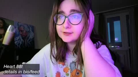 If you like it when I meow give me a thumbs up online show from 8, 2, 2025