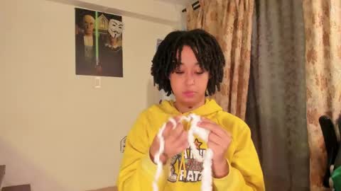 Ela  Help me reach 100 thumbs up online show from 5, 3, 2025