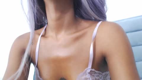 Snapshot of elaisaprincess chatting on 1, 2, 2025 elaisaprincess online show from 1, 2, 2025
