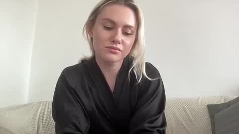 elaraluxxxe online show from 14, 10, 2025