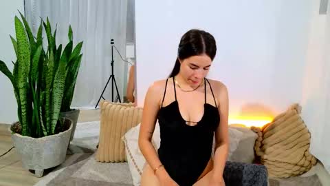 elaravennori online show from 20, 12, 2025