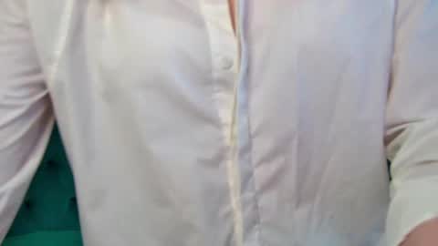 elaravoltage online show from 6, 4, 2026