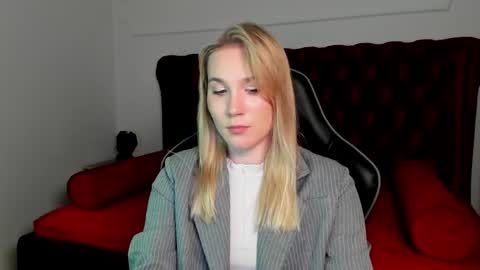 elaravoltage online show from 22, 5, 2026