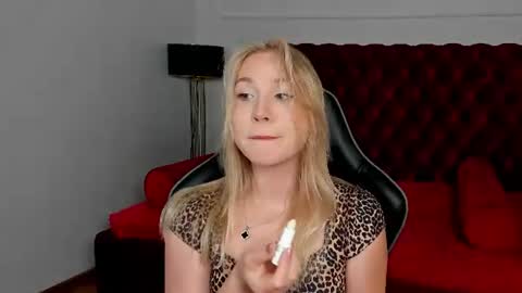 elaravoltage online show from 3, 8, 2026