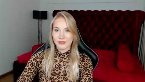 elaravoltage online show from 3, 8, 2026