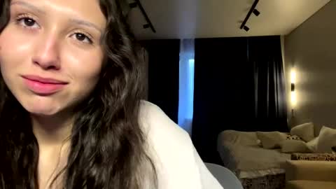 Snapshot of eleanorefrens chatting on 7, 6, 2026 Alice online show from 7, 6, 2026