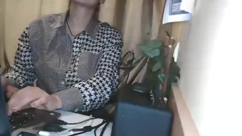 Snapshot of electrocute_me chatting on 7, 1, 2025 Julia Follow me on Onlyfansju grosroberts online show from 7, 1, 2025