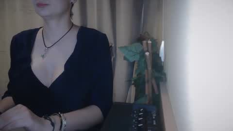 Snapshot of electrocute_me chatting on 6, 3, 2025 Julia Follow me on Onlyfansju grosroberts online show from 6, 3, 2025