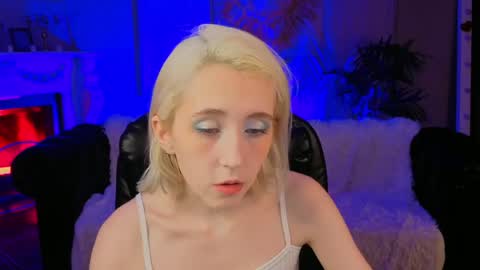 Snapshot of elen__moore chatting on 28, 4, 2026 Elen online show from 28, 4, 2026