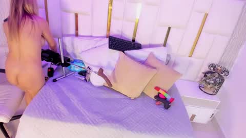 Elena online show from 10, 4, 2026