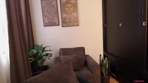 Elenna online show from 8, 6, 2026