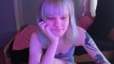 elieiza_xo online show from 8, 4, 2026
