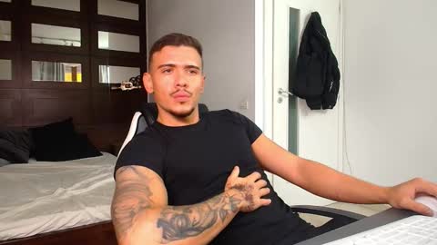 Snapshot of elijahthorne chatting on 7, 2, 2026 ElijahThorne online show from 7, 2, 2026