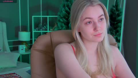 Snapshot of elina_nortas chatting on 12, 12, 2024 Elina online show from 12, 12, 2024