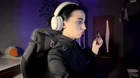 Snapshot of elinorashfield chatting on 11, 5, 2026 Milica online show from 11, 5, 2026