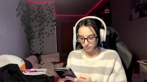 Snapshot of elinorashfield chatting on 9, 6, 2026 Milica online show from 9, 6, 2026