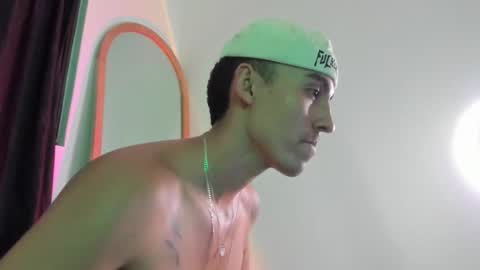 Snapshot of elio_dicaprio chatting on 6, 11, 2025 elio_dicaprio online show from 6, 11, 2025