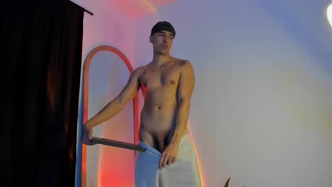 Snapshot of elio_dicaprio chatting on 12, 11, 2025 elio_dicaprio online show from 12, 11, 2025