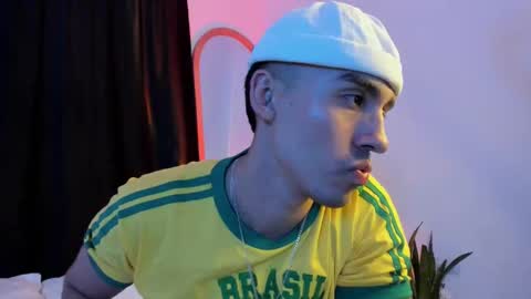 Snapshot of elio_dicaprio chatting on 14, 11, 2025 elio_dicaprio online show from 14, 11, 2025